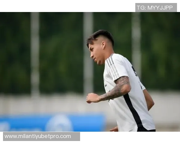 尤文旧将若热因不满裁判判罚做手铐手势被红牌罚下引发争议