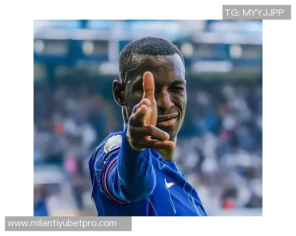 杰克逊头部明显突出拜仁首发图引发球迷热议